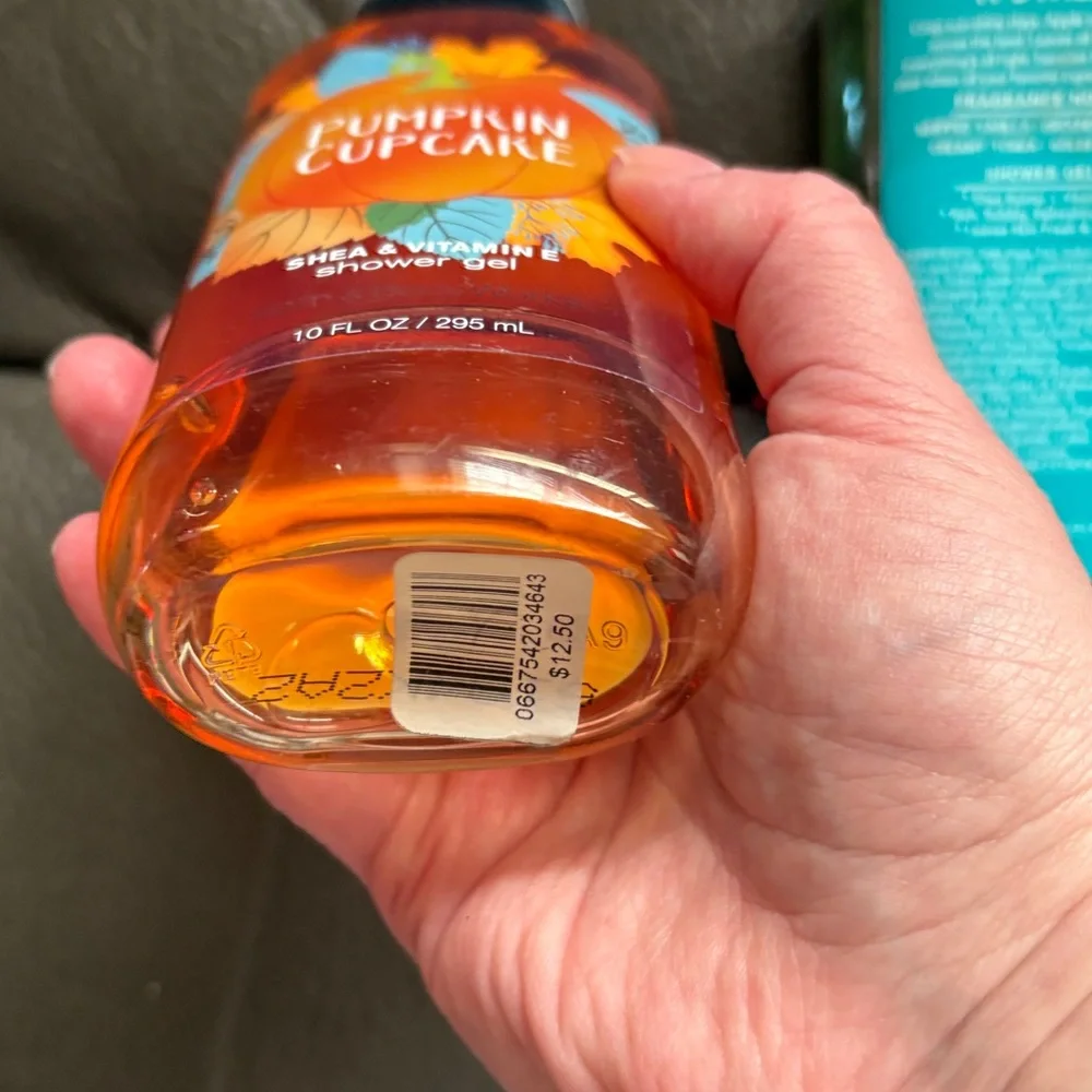 Bath and body shower gels in pumpkin cupcake and whipped vanilla spice - Picture 6 of 7